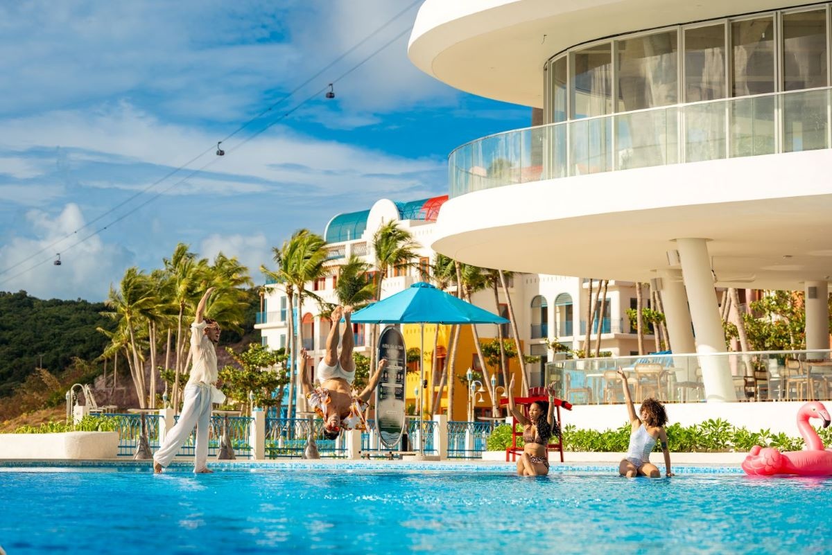 Thư giãn bên bờ biển cùng nhịp sống sôi động và hồ bơi vô cực tại Santo Beach Club – tọa độ “Instagrammable” mới tinh tại Hòn Thơm Thư giãn bên bờ biển cùng nhịp sống sôi động và hồ bơi vô cực tại Santo Beach Club – tọa độ “Instagrammable” mới tinh tại Hòn Thơm