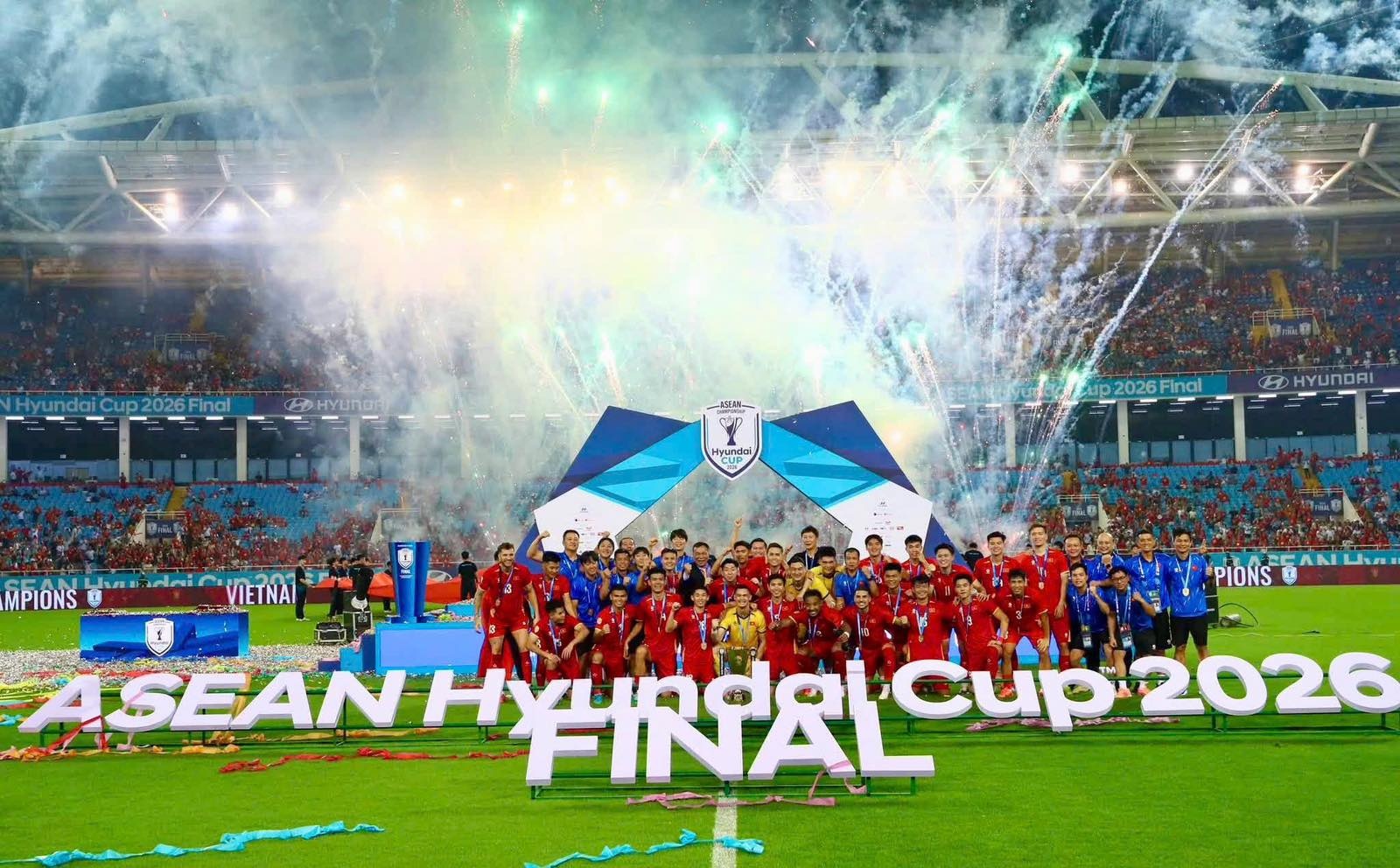 Việt Nam xưng vương ASEAN Cup 2026 và tình yêu dành cho bóng đá của hai “nữ tướng”