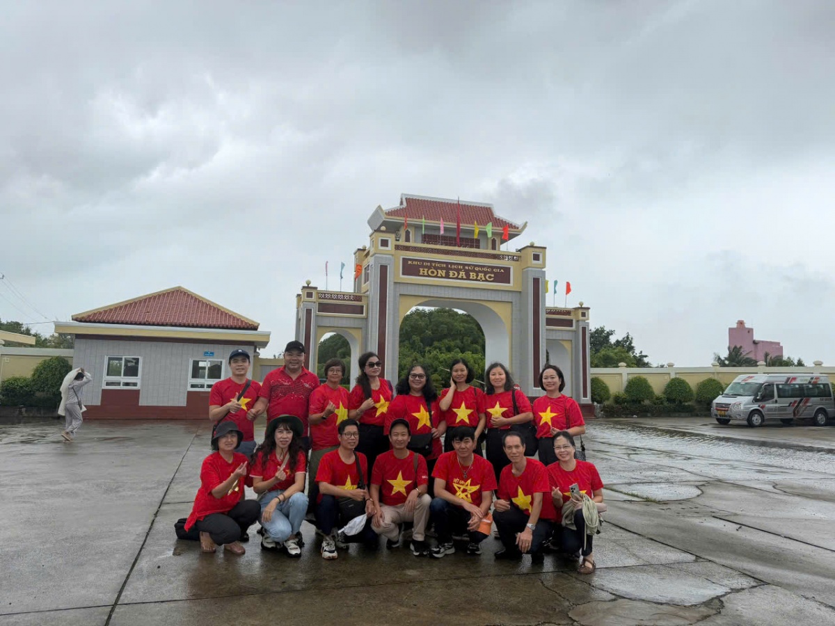 Khu Di tích lịch sử Quốc gia hòn Đá Bạc, nơi ghi dấu chiến công vang dội của ngành an ninh Việt Nam, thu hút đông du khách trong và ngoài nước đến tham quan, tìm hiểu. Khu Di tích lịch sử Quốc gia hòn Đá Bạc, nơi ghi dấu chiến công vang dội của ngành an ninh Việt Nam, thu hút đông du khách trong và ngoài nước đến tham quan, tìm hiểu.