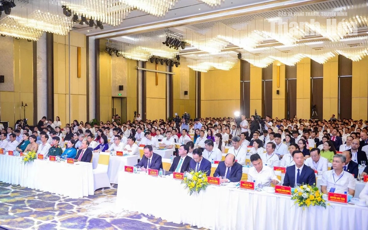 Hơn 300 doanh nghiệp tham dự buổi đối thoại. Hơn 300 doanh nghiệp tham dự buổi đối thoại.