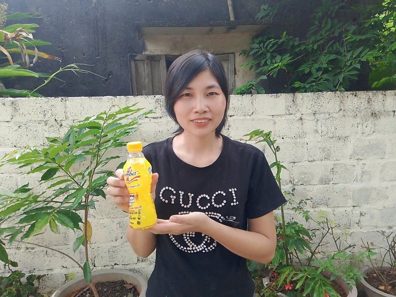  1 Chị Trịnh Thị Ngọc trong một lần xé nhãn chai Number 1 vào mùa hè năm ngoái đã mang đến cho chị giải thưởng 50 triệu đồng để trả bớt nợ xây nhà.