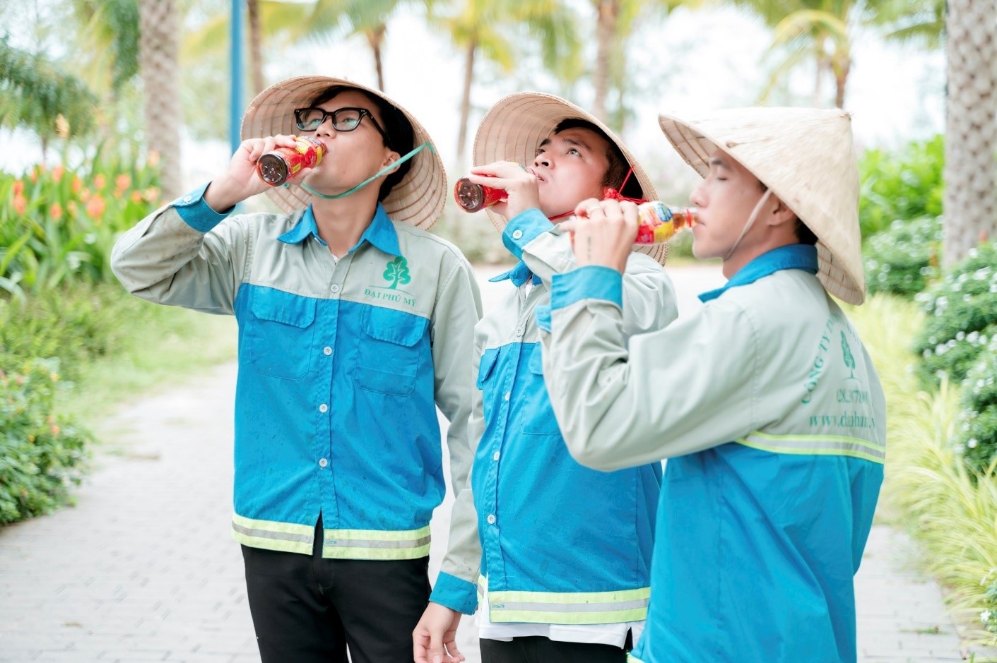  5/Vừa thanh nhiệt cơ thể ngày nắng nóng với Trà Dr Thanh, Trà Xanh Không Độ, Number 1 vừa dễ dàng có cơ hội trúng hơn 500.000 giải thẻ nạp điện thoại và 3 giải Đặc biệt, mỗi giải trị giá 100 triệu đồng tiền mặt trong hè năm nay.