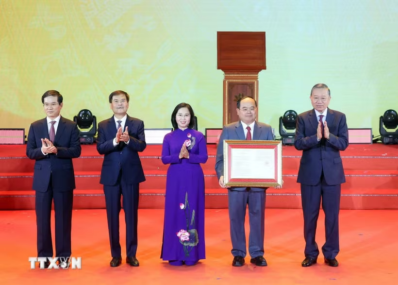 Tổng Bí thư, Chủ tịch nước Tô Lâm dự Lễ công bố thành lập thành phố Quảng Ninh và đón nhận Huân chương Lao động hạng Nhất