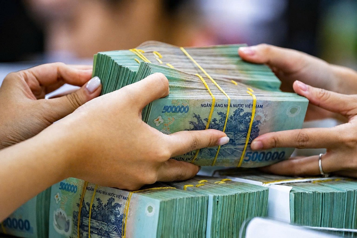 Lãi suất liên ngân hàng qua đêm giảm mạnh về 1,2%/năm Lãi suất liên ngân hàng qua đêm giảm mạnh về 1,2%/năm