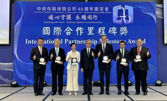 Kết nối tri thức toàn cầu, củng cố niềm tin người gửi tiền