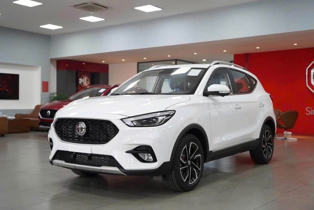 undefined Càng sát ngày ra mắt đời mới, MG ZS giảm giá càng ‘tất tay’: Bản rẻ nhất còn 368 triệu đồng, làm khó cả Morning, i10