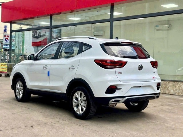 undefined Càng sát ngày ra mắt đời mới, MG ZS giảm giá càng ‘tất tay’: Bản rẻ nhất còn 368 triệu đồng, làm khó cả Morning, i10