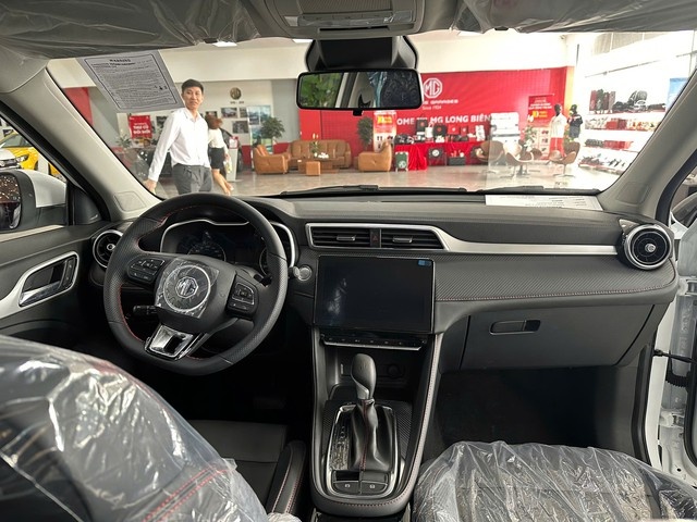 undefined Càng sát ngày ra mắt đời mới, MG ZS giảm giá càng ‘tất tay’: Bản rẻ nhất còn 368 triệu đồng, làm khó cả Morning, i10