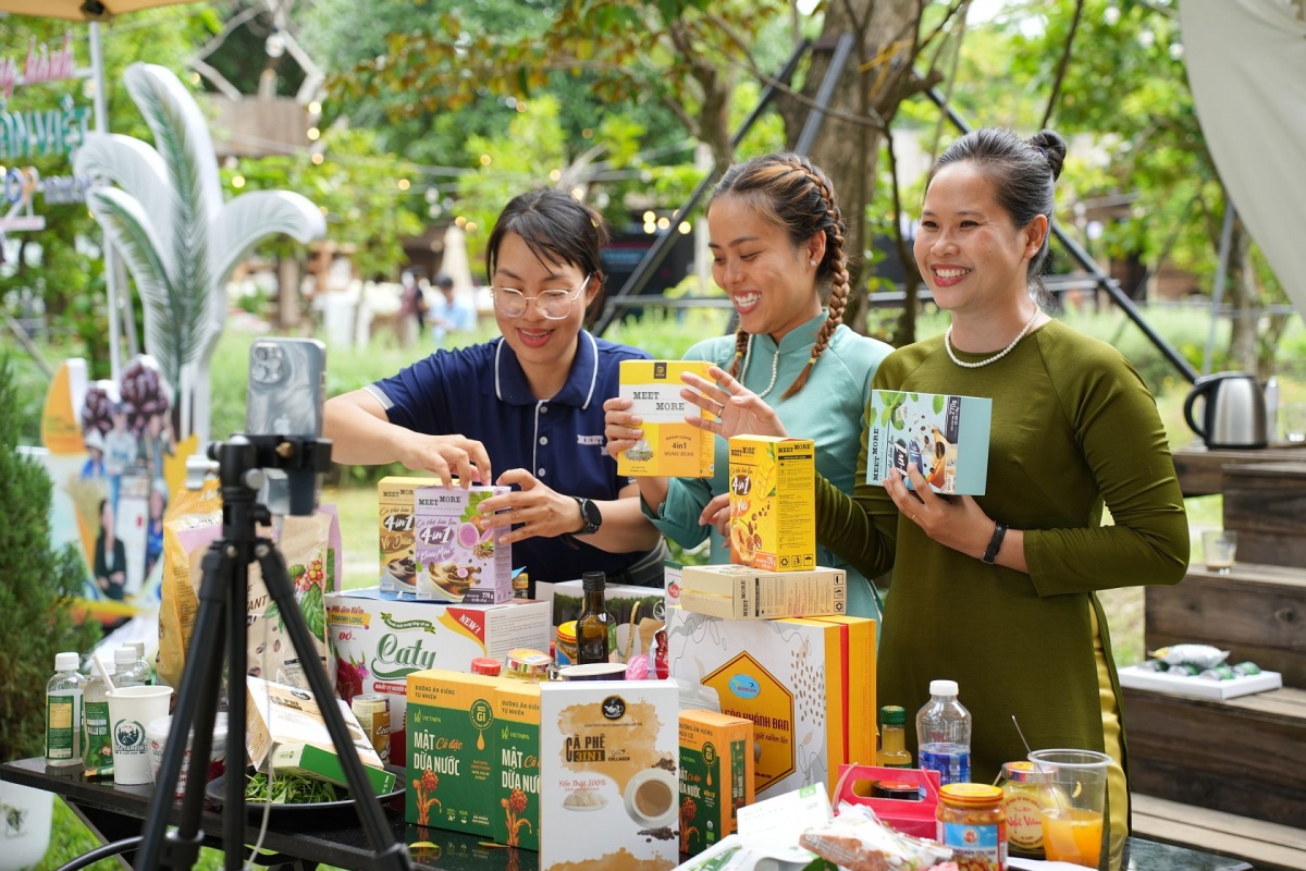 Thương mại điện tử ‘đổi cuộc chơi’: Giá rẻ không còn đủ để giữ khách Thương mại điện tử ‘đổi cuộc chơi’: Giá rẻ không còn đủ để giữ khách