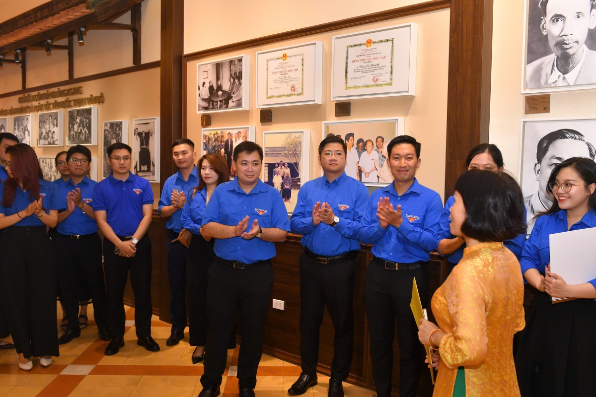 Về “địa chỉ đỏ” 48 Hàng Ngang: Tuổi trẻ Ngân hàng Trung ương tiếp nối khát vọng dựng xây đất nước Về “địa chỉ đỏ” 48 Hàng Ngang: Tuổi trẻ Ngân hàng Trung ương tiếp nối khát vọng dựng xây đất nước