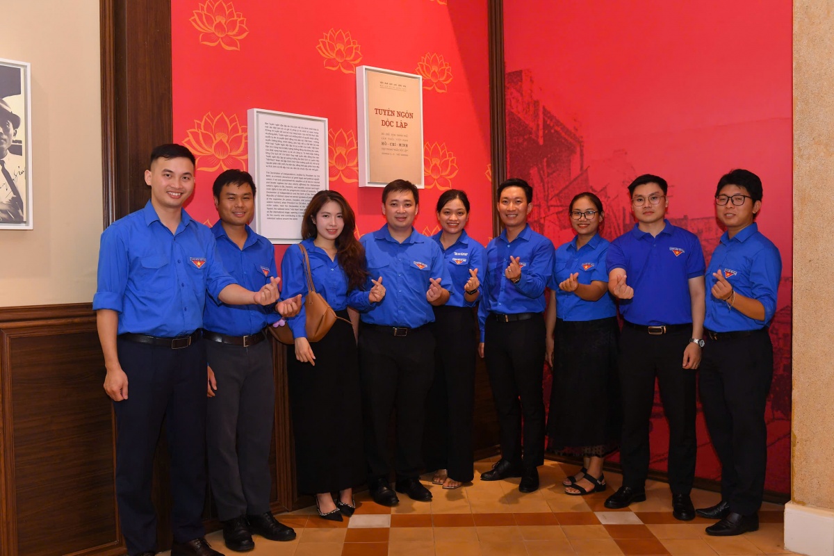 Về “địa chỉ đỏ” 48 Hàng Ngang: Tuổi trẻ Ngân hàng Trung ương tiếp nối khát vọng dựng xây đất nước Về “địa chỉ đỏ” 48 Hàng Ngang: Tuổi trẻ Ngân hàng Trung ương tiếp nối khát vọng dựng xây đất nước