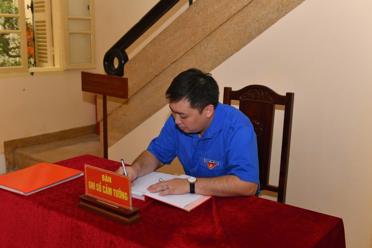 Về “địa chỉ đỏ” 48 Hàng Ngang: Tuổi trẻ Ngân hàng Trung ương tiếp nối khát vọng dựng xây đất nước Về “địa chỉ đỏ” 48 Hàng Ngang: Tuổi trẻ Ngân hàng Trung ương tiếp nối khát vọng dựng xây đất nước