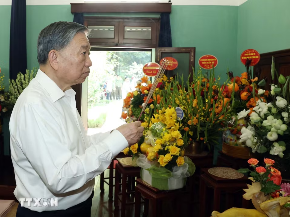 Tổng Bí thư, Chủ tịch nước Tô Lâm dâng hương tưởng nhớ Chủ tịch Hồ Chí Minh Tổng Bí thư, Chủ tịch nước Tô Lâm dâng hương tưởng nhớ Chủ tịch Hồ Chí Minh