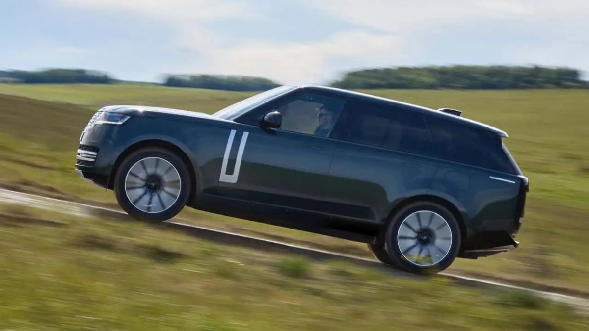 undefined Range Rover bản điện ra mắt: Trông như xe xăng, mạnh 542hp, chạy 600km/sạc