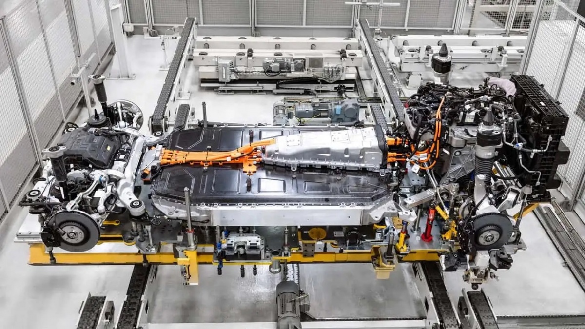 undefined Range Rover bản điện ra mắt: Trông như xe xăng, mạnh 542hp, chạy 600km/sạc