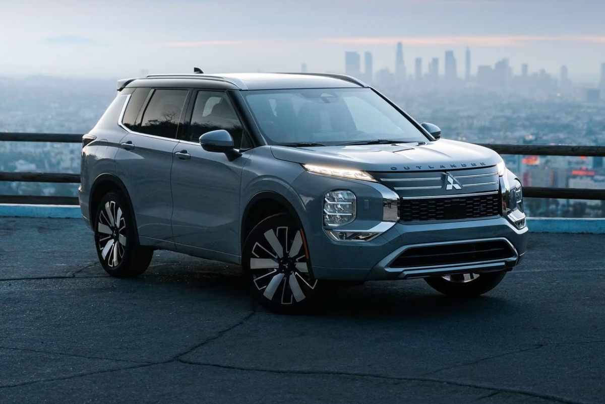 Mitsubishi Outlander đời mới chốt về Việt Nam năm nay: Động cơ hybrid, dễ định vị trên Destinator, cạnh tranh CR-V, Forester Mitsubishi Outlander đời mới chốt về Việt Nam năm nay: Động cơ hybrid, dễ định vị trên Destinator, cạnh tranh CR-V, Forester