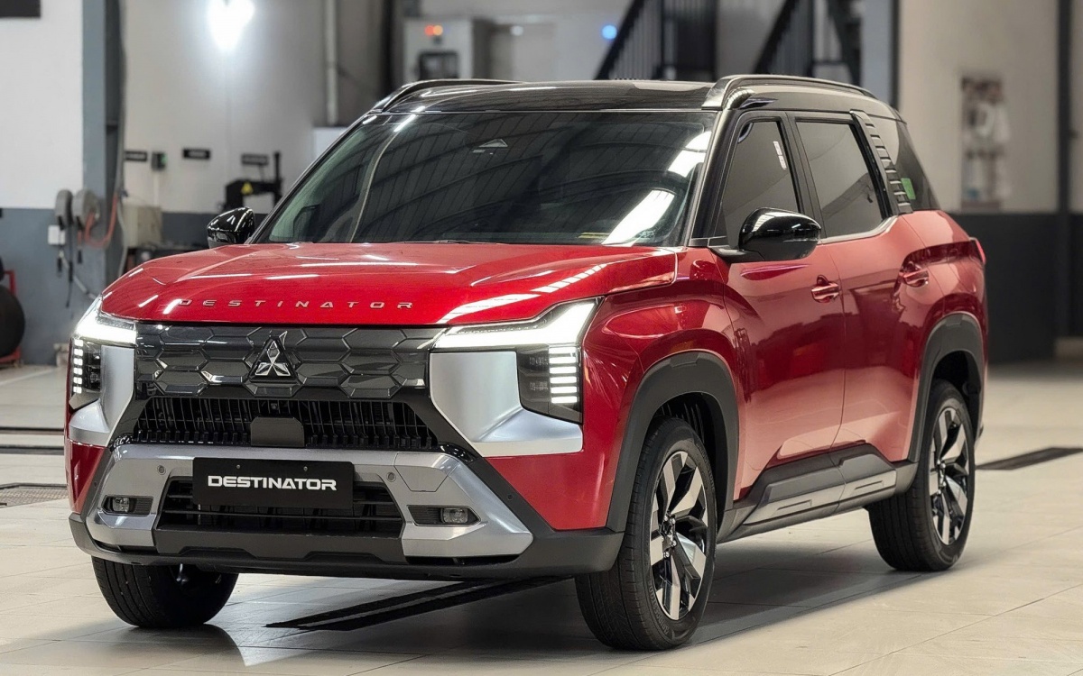Mitsubishi Outlander đời mới chốt về Việt Nam năm nay: Động cơ hybrid, dễ định vị trên Destinator, cạnh tranh CR-V, Forester Mitsubishi Outlander đời mới chốt về Việt Nam năm nay: Động cơ hybrid, dễ định vị trên Destinator, cạnh tranh CR-V, Forester