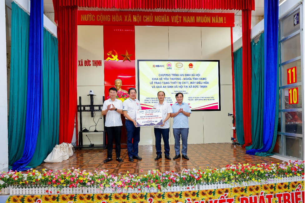 VAMC và MBAMC chung tay vì cộng đồng, lan toả nghĩa tình tại Đức Thịnh VAMC và MBAMC chung tay vì cộng đồng, lan toả nghĩa tình tại Đức Thịnh