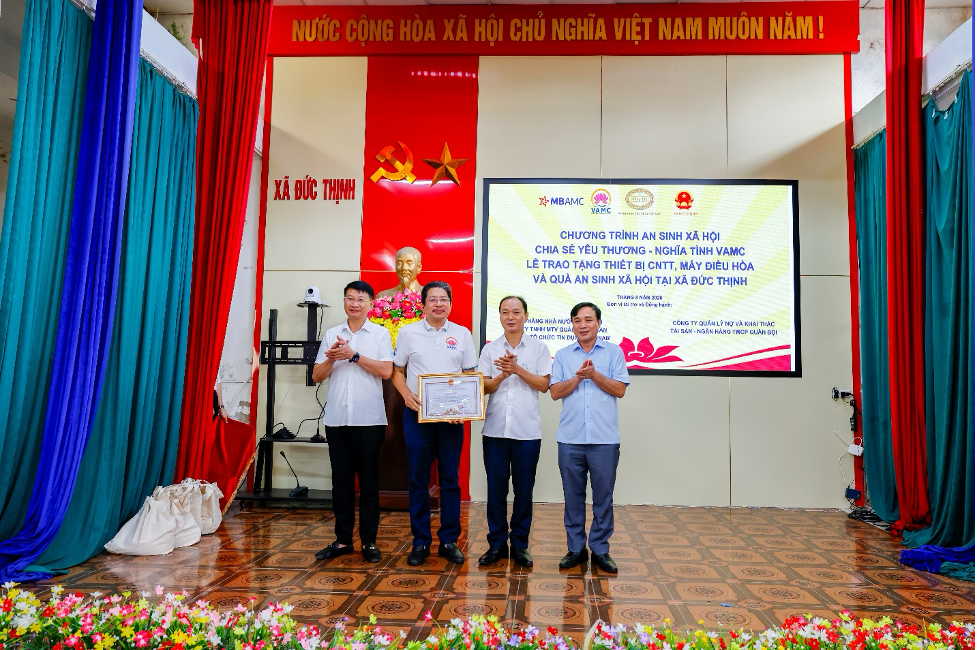 VAMC và MBAMC chung tay vì cộng đồng, lan toả nghĩa tình tại Đức Thịnh VAMC và MBAMC chung tay vì cộng đồng, lan toả nghĩa tình tại Đức Thịnh