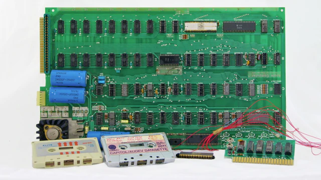 Đấu giá máy tính cá nhân đầu tiên của Apple, ước tính đến 21 tỷ đồng Đấu giá máy tính cá nhân đầu tiên của Apple, ước tính đến 21 tỷ đồng