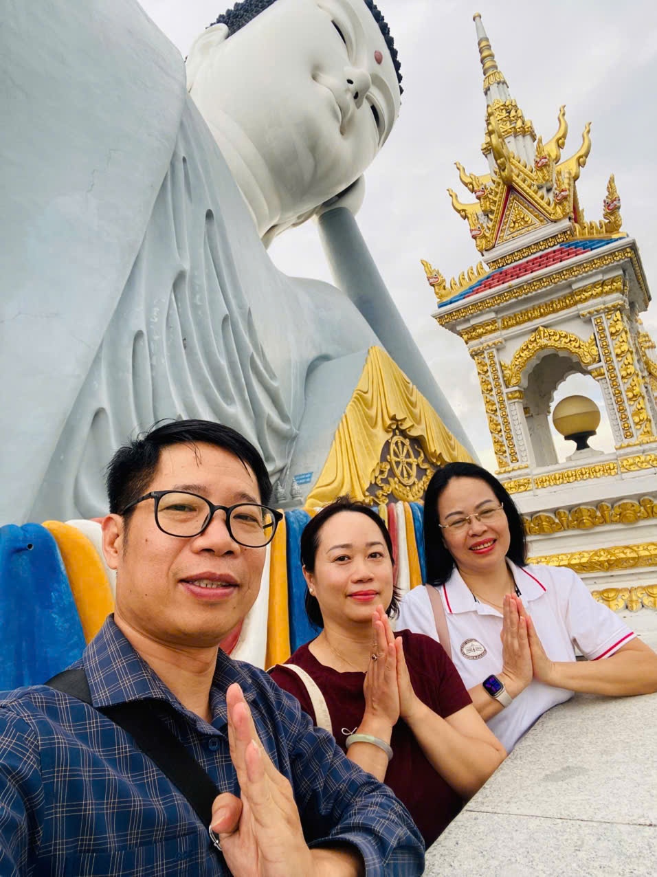 Phần đầu và thân đức Phật được chế tác tinh xảo, gương mặt nhân từ, phúc hậu. Phần đầu và thân đức Phật được chế tác tinh xảo, gương mặt nhân từ, phúc hậu.