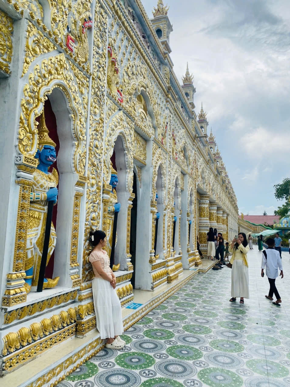Chiêm bái tượng Phật nằm lớn nhất Việt Nam tại chùa Som Rong
