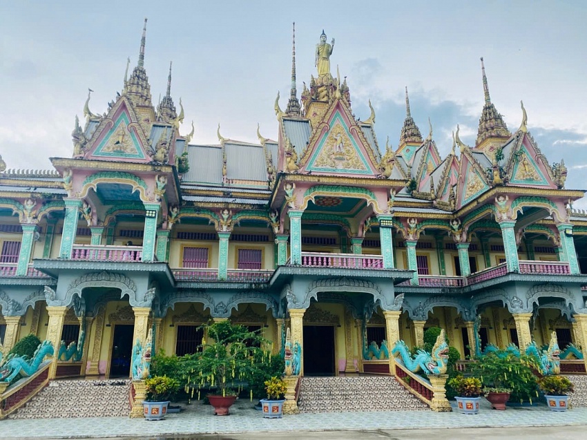 Chiêm bái tượng Phật nằm lớn nhất Việt Nam tại chùa Som Rong