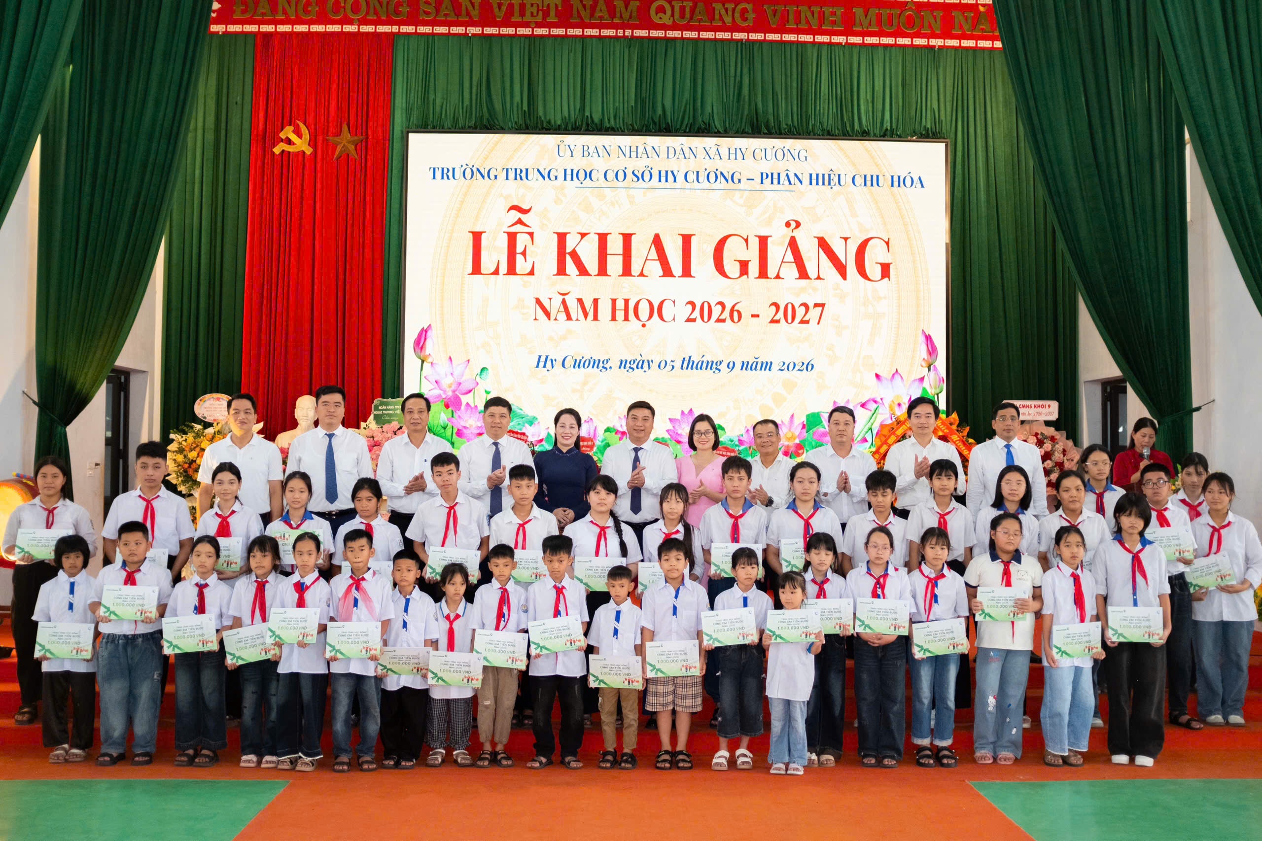 Vietcombank trao 7.350 suất học bổng 