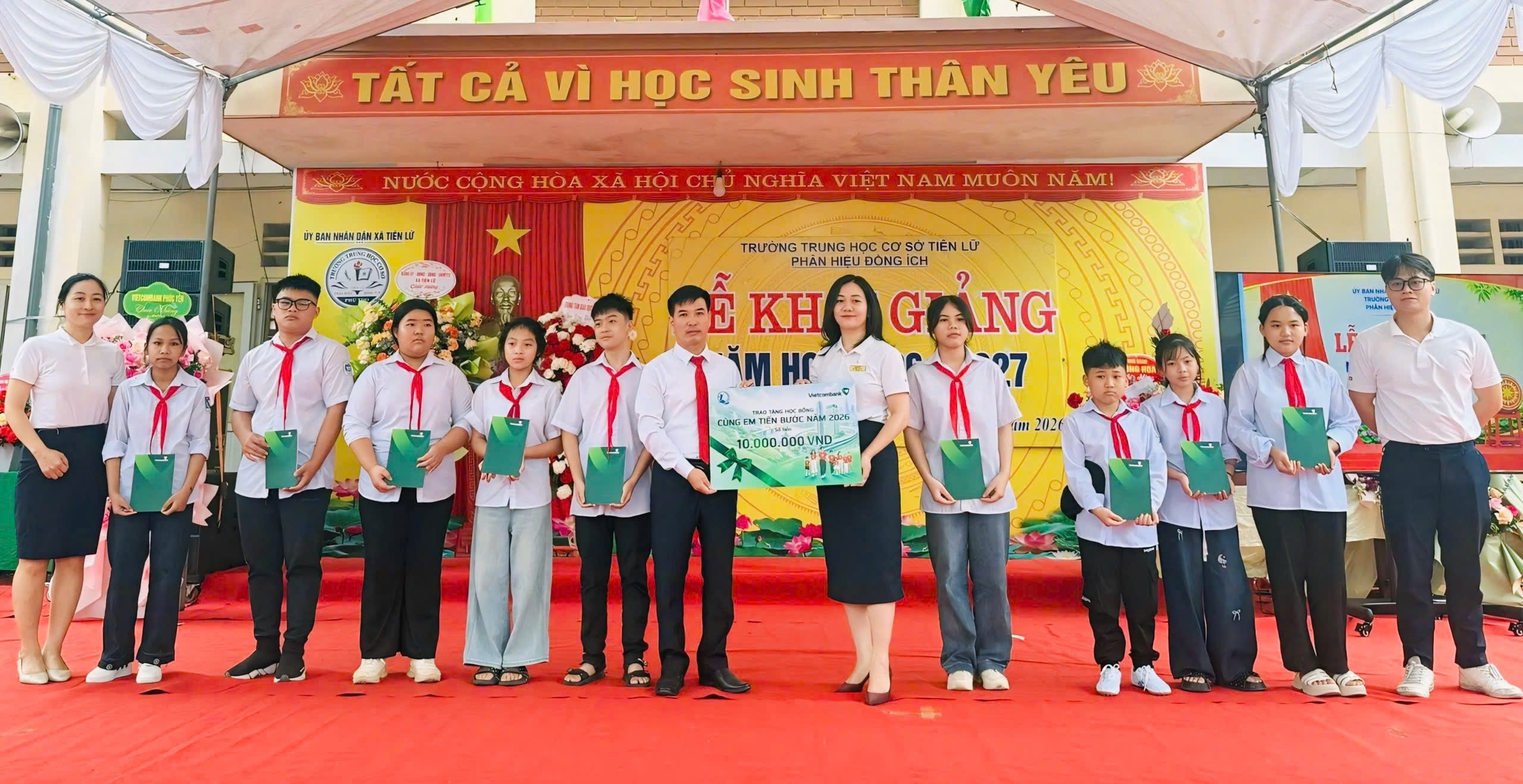 Vietcombank trao 7.350 suất học bổng 