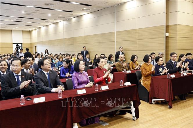 Chủ tịch Quốc hội Trần Thanh Mẫn gặp gỡ cộng đồng người Việt Nam tại Hàn Quốc Chủ tịch Quốc hội Trần Thanh Mẫn gặp gỡ cộng đồng người Việt Nam tại Hàn Quốc- Ảnh 3.
