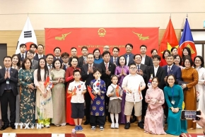 Chủ tịch Quốc hội Trần Thanh Mẫn gặp gỡ cộng đồng người Việt Nam tại Hàn Quốc