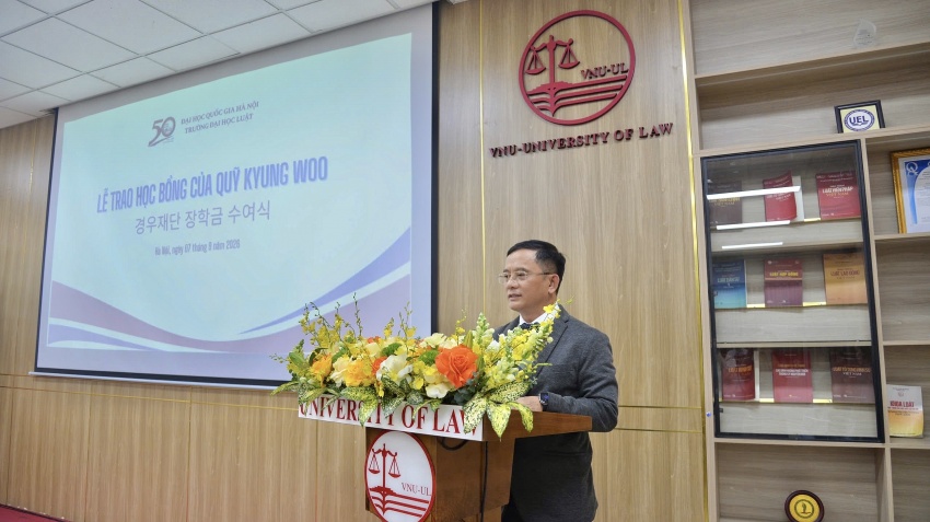 PGS.TS. Nguyễn Tiến Vinh, Hiệu trưởng Trường Đại học Luật, ĐHQGHN phát biểu tại Hội thảo PGS.TS. Nguyễn Tiến Vinh, Hiệu trưởng Trường Đại học Luật, ĐHQGHN phát biểu tại Hội thảo