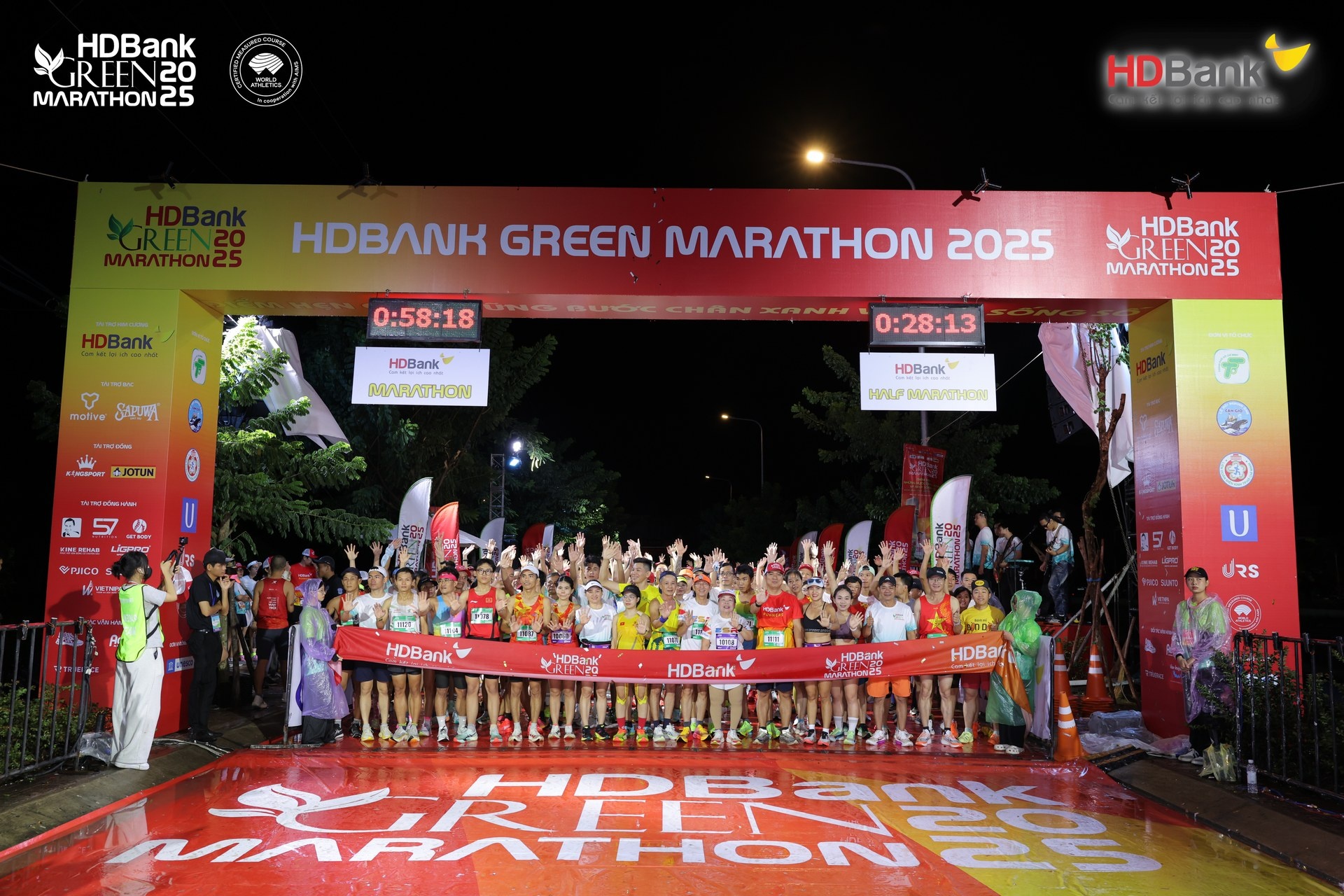 HDBank Green Marathon ngày càng trở thành điểm hẹn quen thuộc của đông đảo cộng đồng yêu chạy bộ. HDBank Green Marathon ngày càng trở thành điểm hẹn quen thuộc của đông đảo cộng đồng yêu chạy bộ.