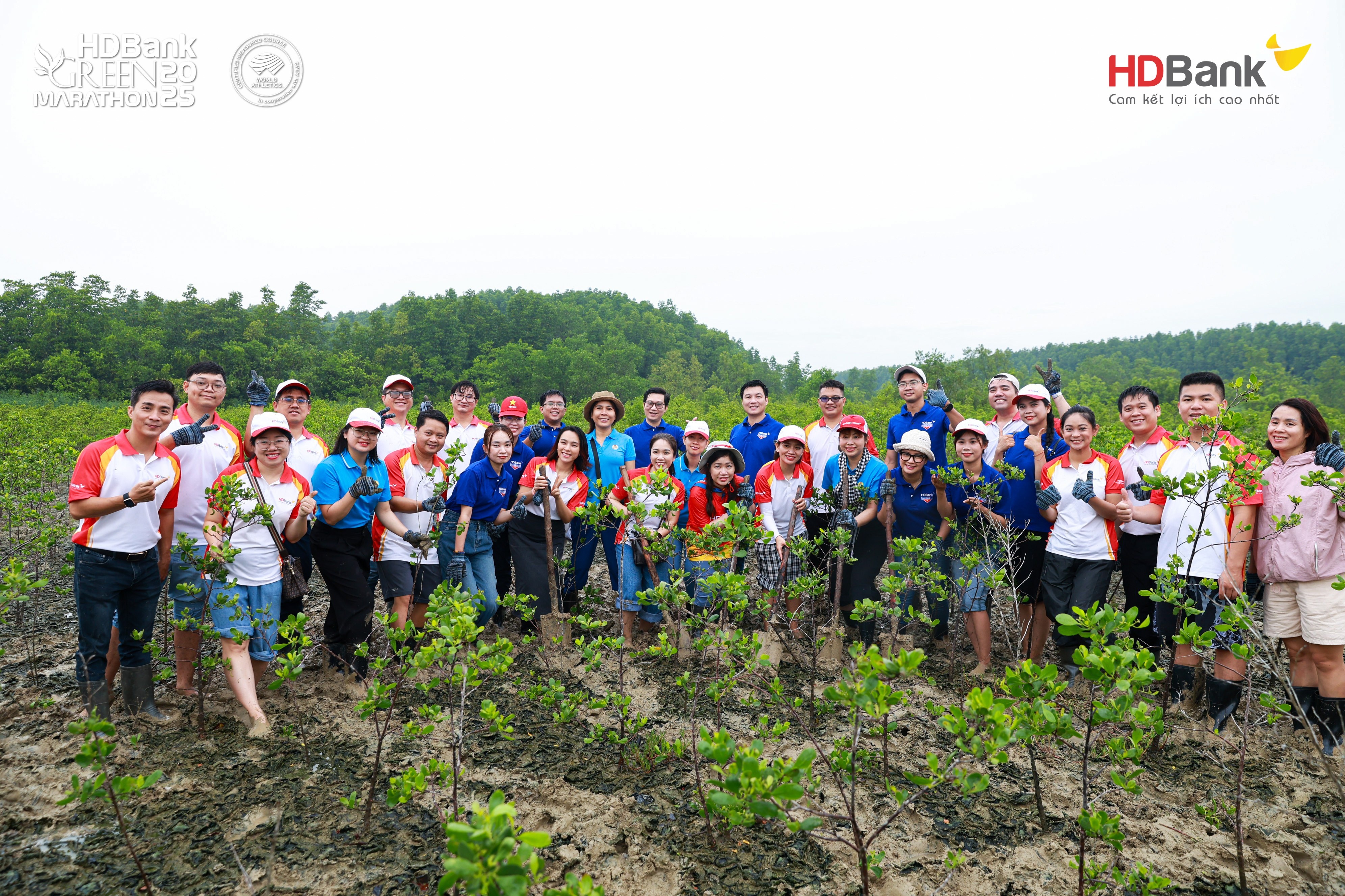 Những hoạt động vì xã hội góp phần làm nên bản sắc của HDBank Green Marathon qua các mùa giải. Những hoạt động vì xã hội góp phần làm nên bản sắc của HDBank Green Marathon qua các mùa giải.