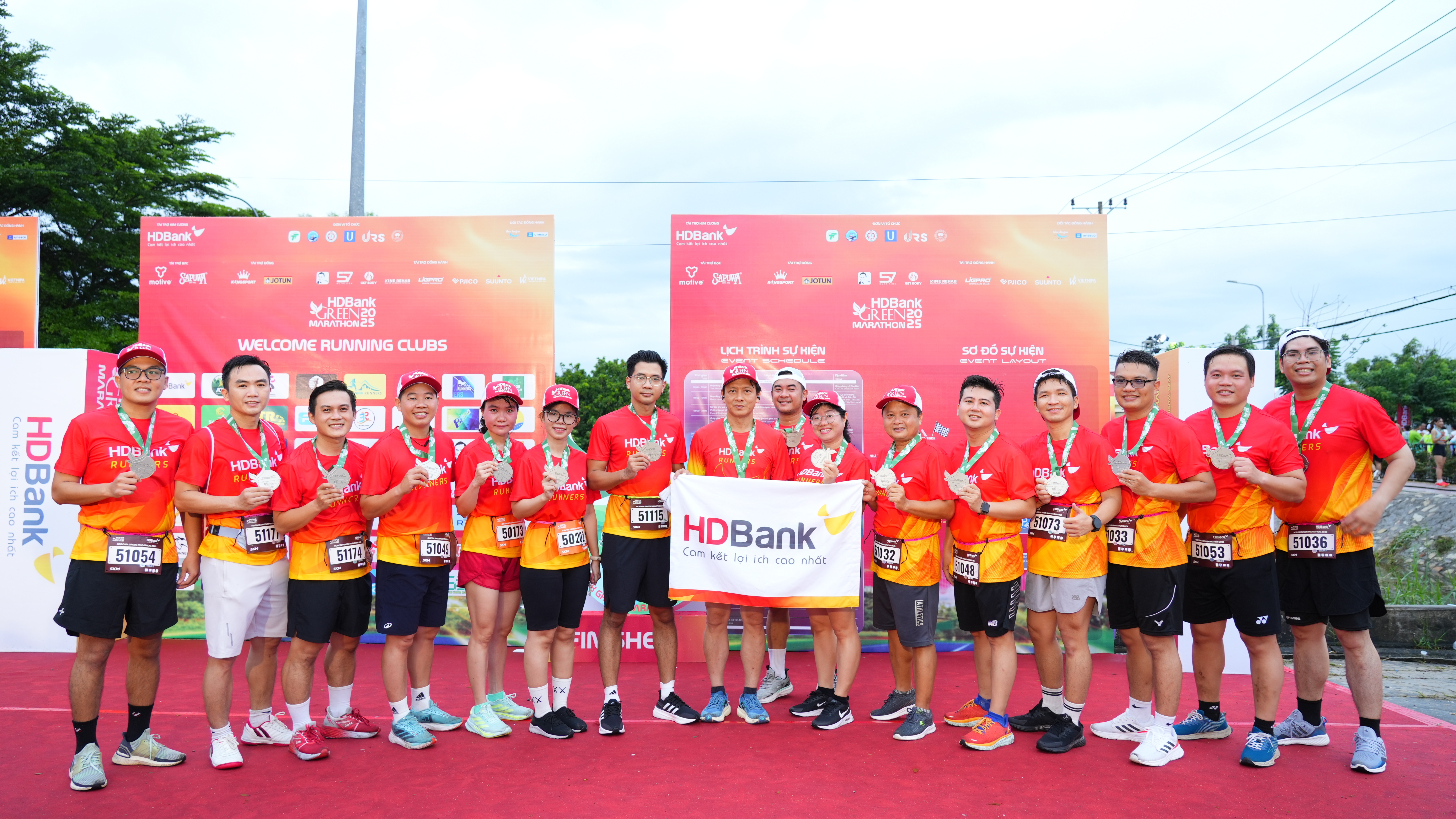 Cộng đồng HDBank Runners cùng lan tỏa tinh thần thể thao và sự gắn kết qua mỗi mùa giải. Cộng đồng HDBank Runners cùng lan tỏa tinh thần thể thao và sự gắn kết qua mỗi mùa giải.