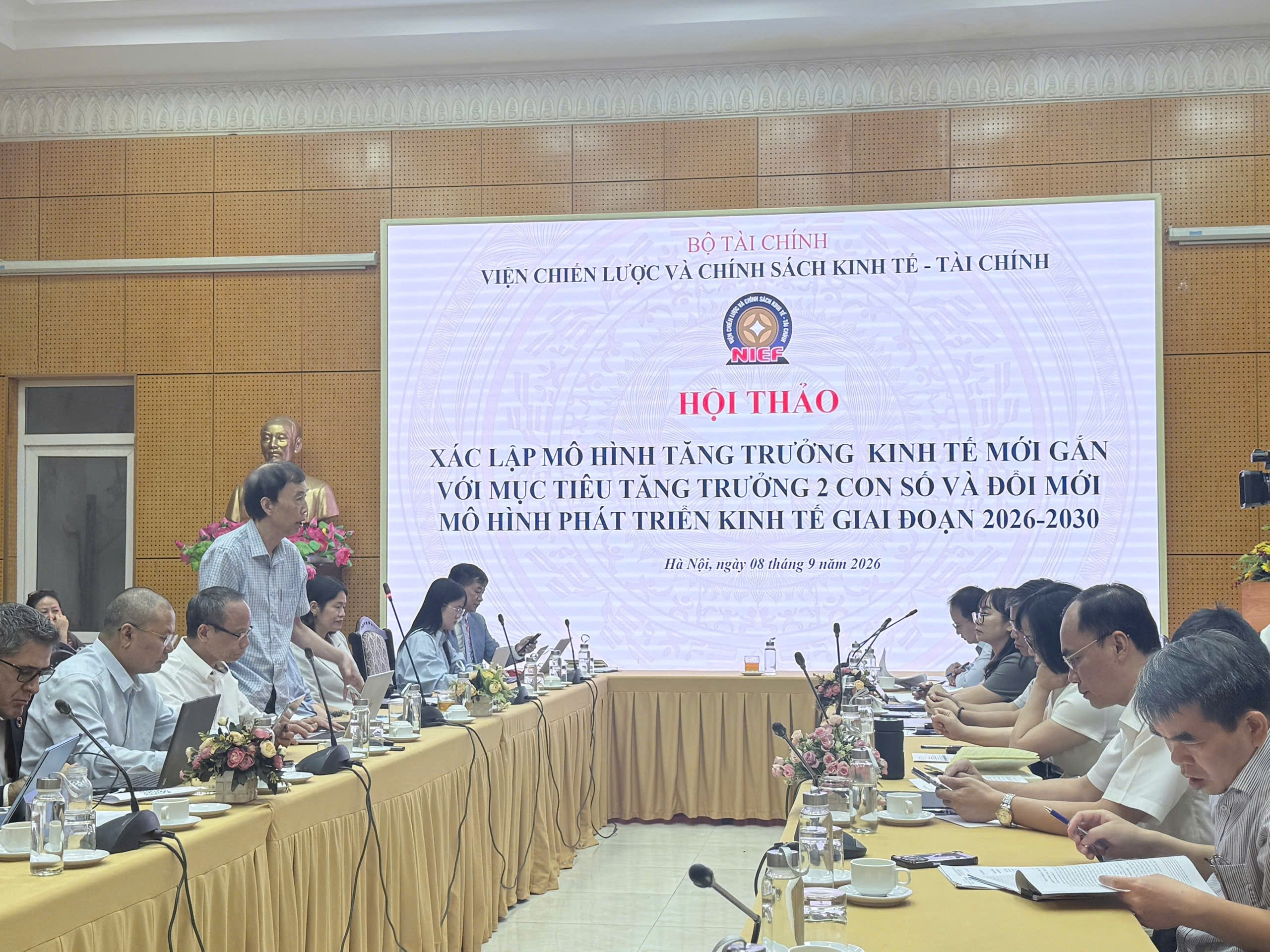 Tăng trưởng hai con số: Việt Nam cần một mô hình tăng trưởng mới Tăng trưởng hai con số: Việt Nam cần một mô hình tăng trưởng mới