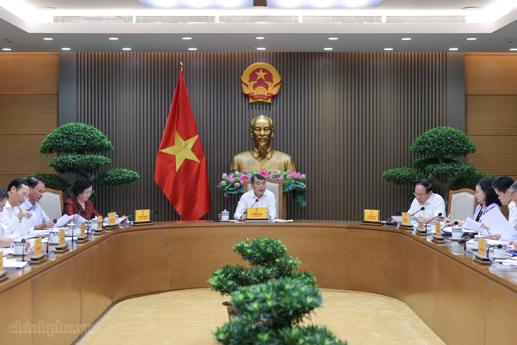 Thủ tướng: Kiểm soát chặt chẽ giá thành từ gốc với thuốc, thiết bị y tế; cương quyết loại bỏ mọi chi phí trung gian Thủ tướng: Kiểm soát chặt chẽ giá thành từ gốc với thuốc, thiết bị y tế; cương quyết loại bỏ mọi chi phí trung gian- Ảnh 1.