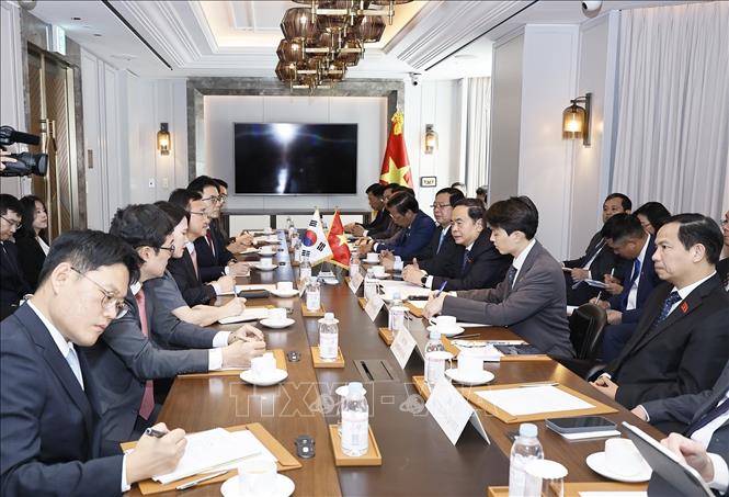 Chủ tịch Quốc hội Trần Thanh Mẫn tiếp lãnh đạo một số tập đoàn lớn của Hàn Quốc Chủ tịch Quốc hội Trần Thanh Mẫn tiếp lãnh đạo một số tập đoàn lớn của Hàn Quốc- Ảnh 2.
