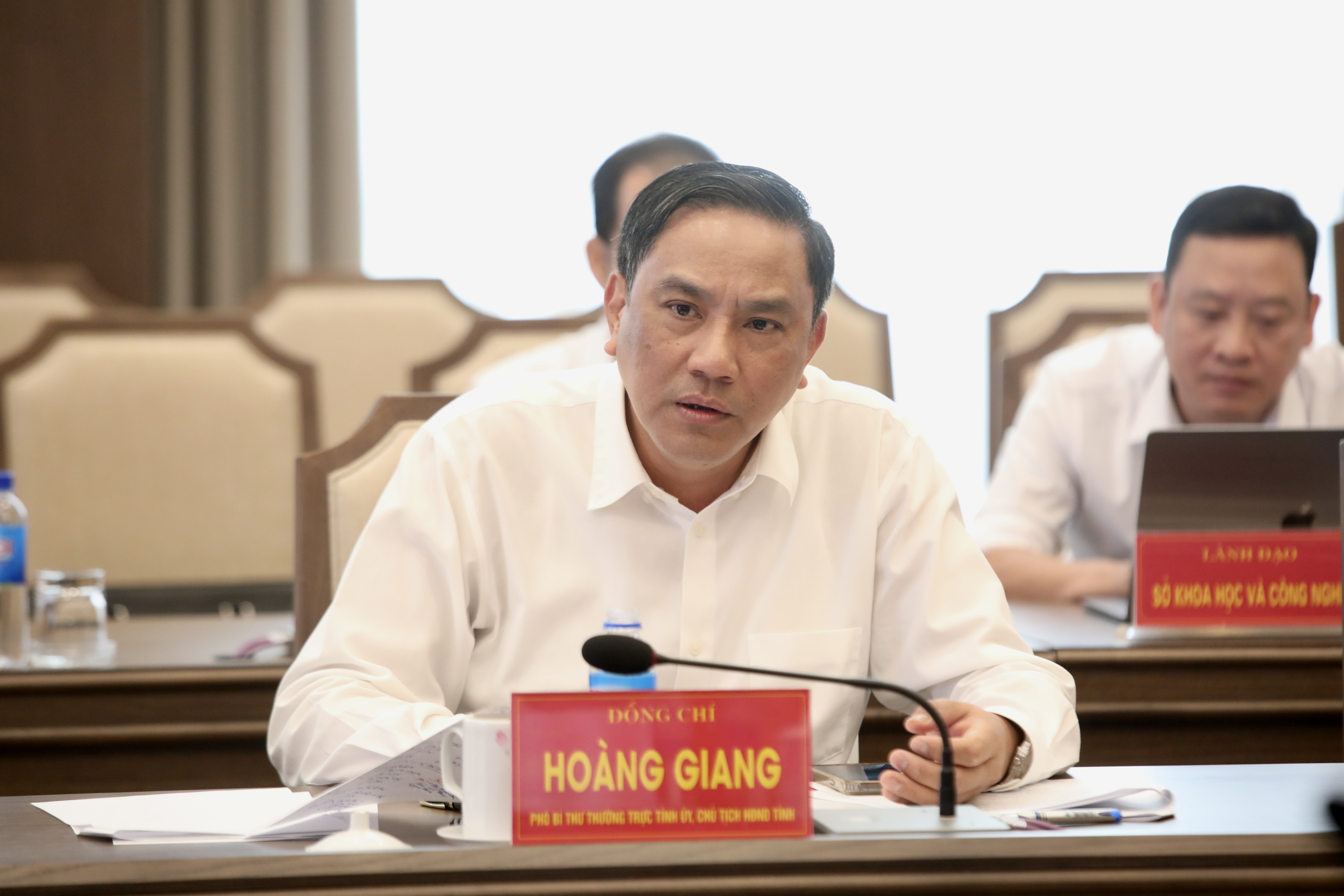 Ảnh 2: Ông Hoàng Giang, Phó Bí thư Thường trực Tỉnh ủy, Chủ tịch HĐND tỉnh Lào Cai phát biểu tại buổi lễ ký kết.