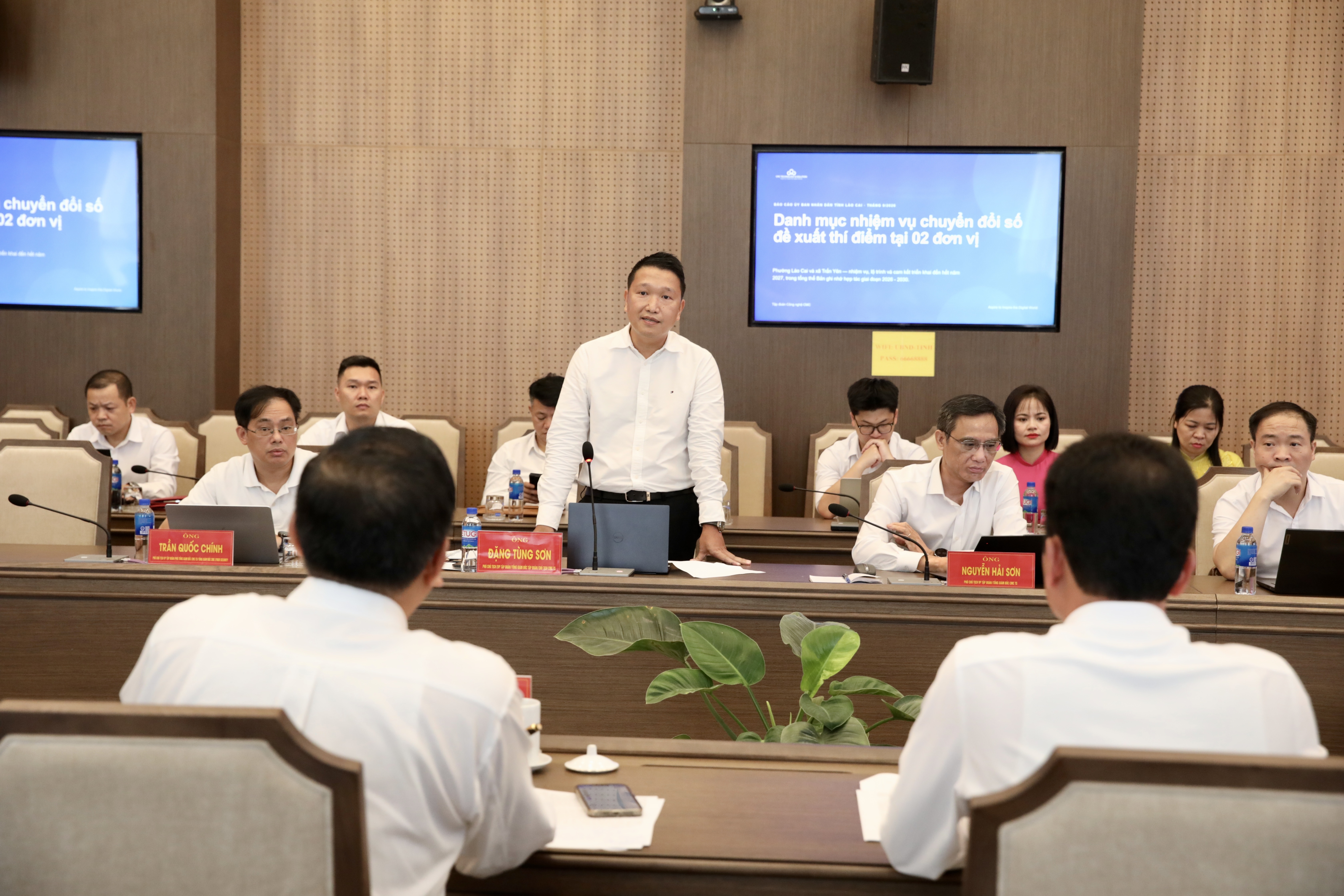 Ảnh 2: Ông Đặng Tùng Sơn, Tổng Giám đốc Tập đoàn Công nghệ CMC, Chủ tịch CMC TS phát biểu tại chương trình.