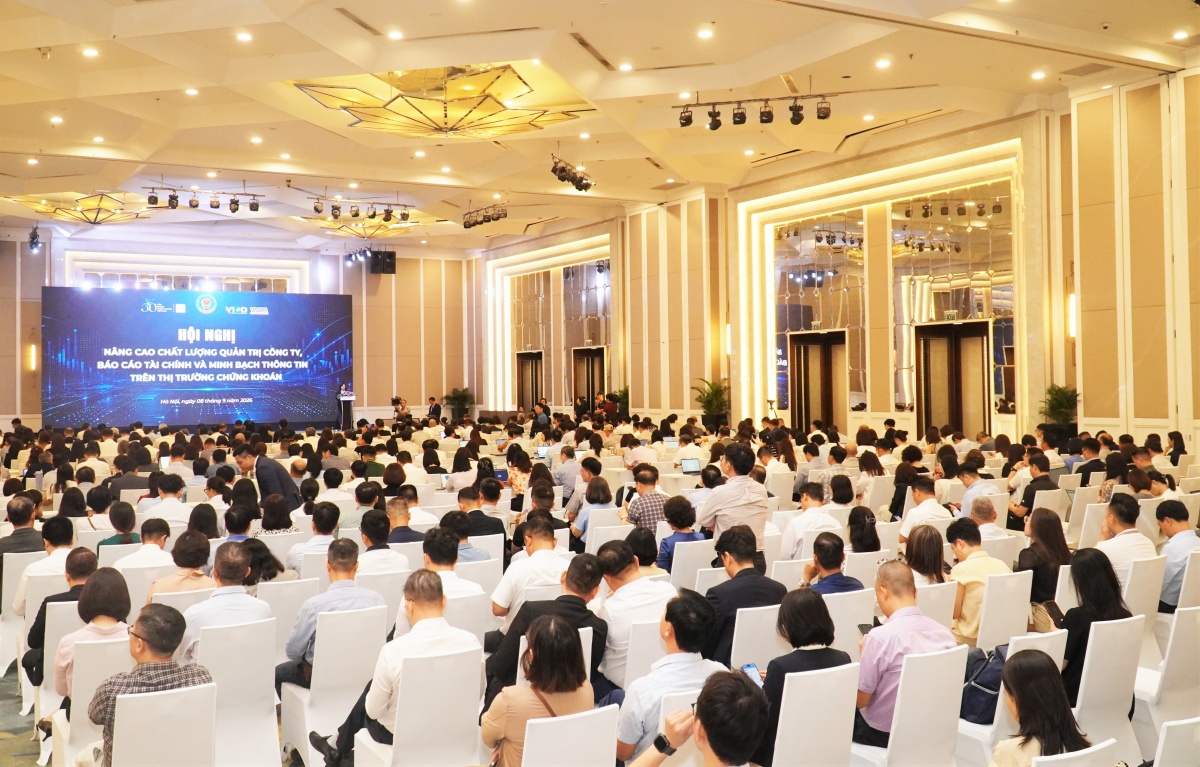 “Nâng cao chất lượng quản trị công ty, báo cáo tài chính và minh bạch thông tin trên thị trường chứng khoán” “Nâng cao chất lượng quản trị công ty, báo cáo tài chính và minh bạch thông tin trên thị trường chứng khoán”