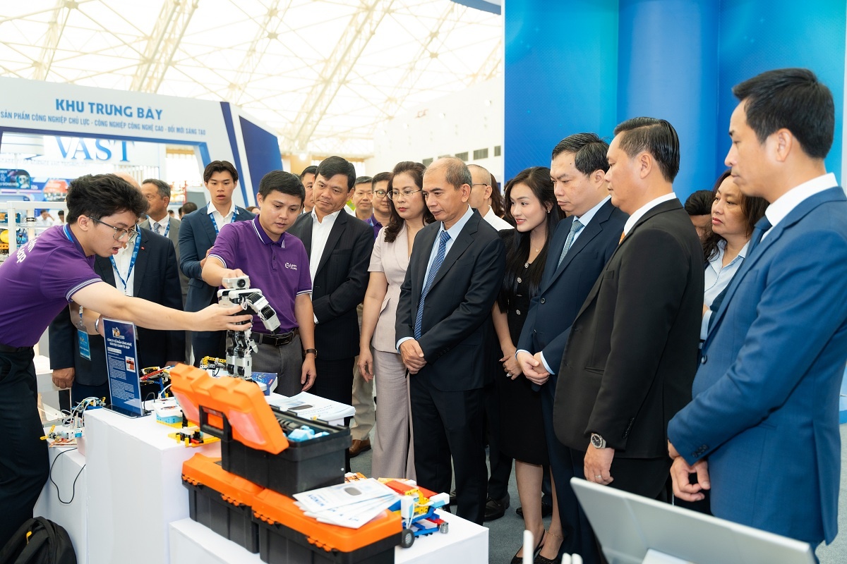 VITW 2026 chính thức khai mạc, quy tụ hơn 2.000 gian hàng công nghiệp và công nghệ VITW 2026 chính thức khai mạc, quy tụ hơn 2.000 gian hàng công nghiệp và công nghệ
