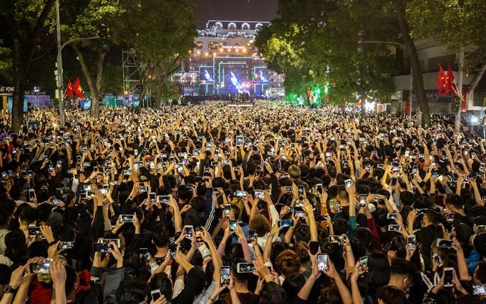 Công nghệ số đang làm thay đổi cách công chúng tương tác và trải nghiệm các sản phẩm văn hóa. Công nghệ số đang làm thay đổi cách công chúng tương tác và trải nghiệm các sản phẩm văn hóa.