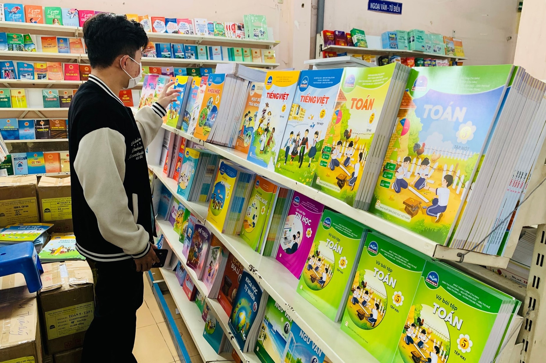 Trong tháng 9, Nhà xuất bản Giáo dục in bổ sung khoảng 17 triệu bản sách giáo khoa