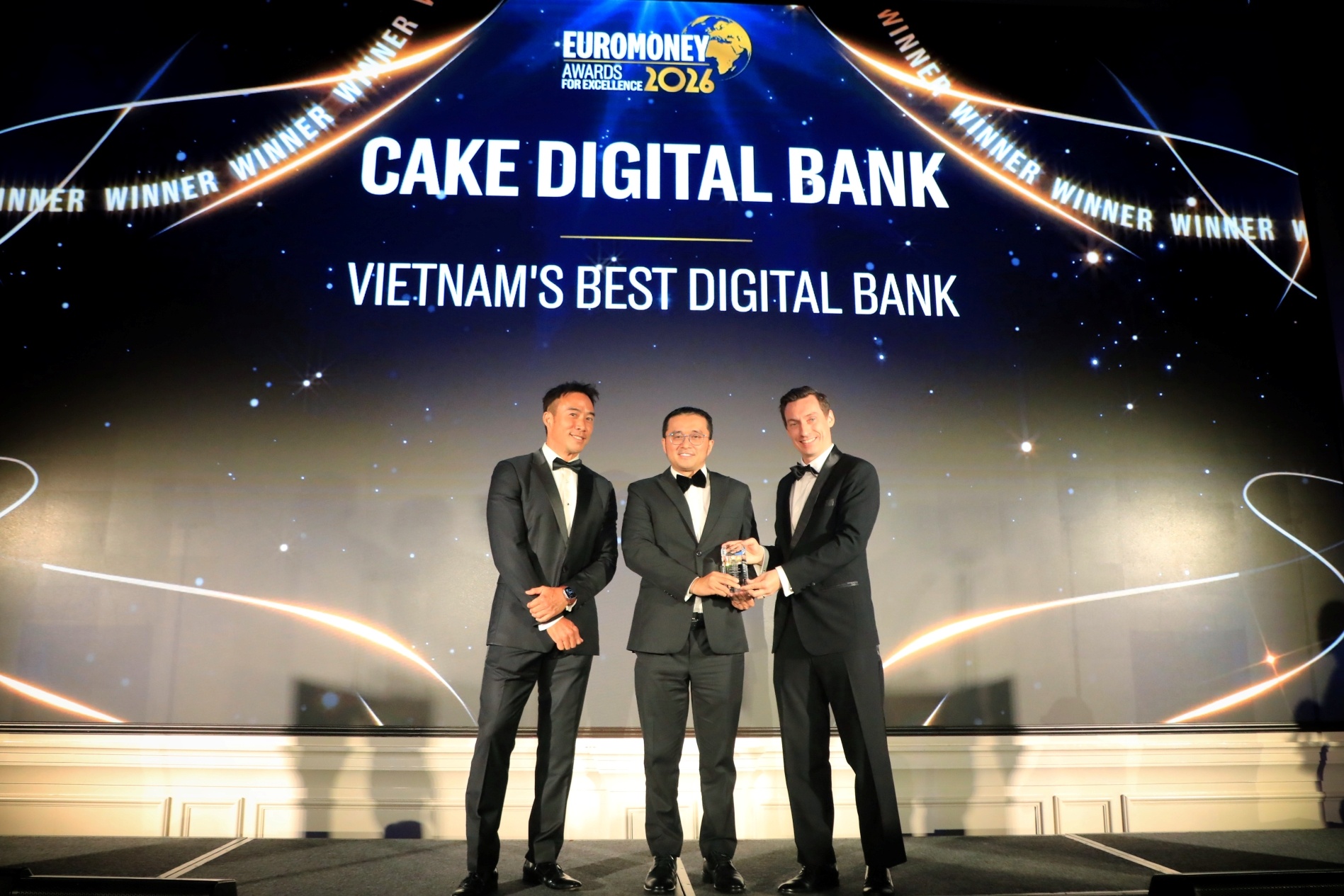 CEO Nguyễn Hữu Quang đại diện Cake nhận giải Ngân hàng số tốt nhất Việt Nam tại Euromoney Awards for Excellence 2026. CEO Nguyễn Hữu Quang đại diện Cake nhận giải Ngân hàng số tốt nhất Việt Nam tại Euromoney Awards for Excellence 2026.