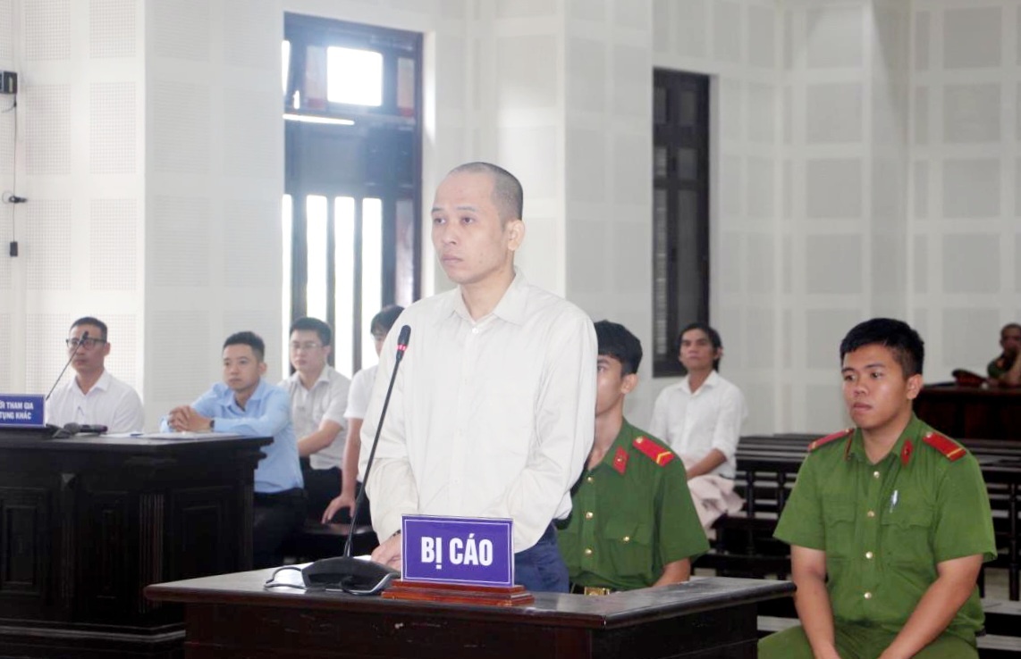 undefined Mượn danh hỗ trợ vay vốn ngân hàng, chiếm đoạt tài sản gần 8 tỷ đồng