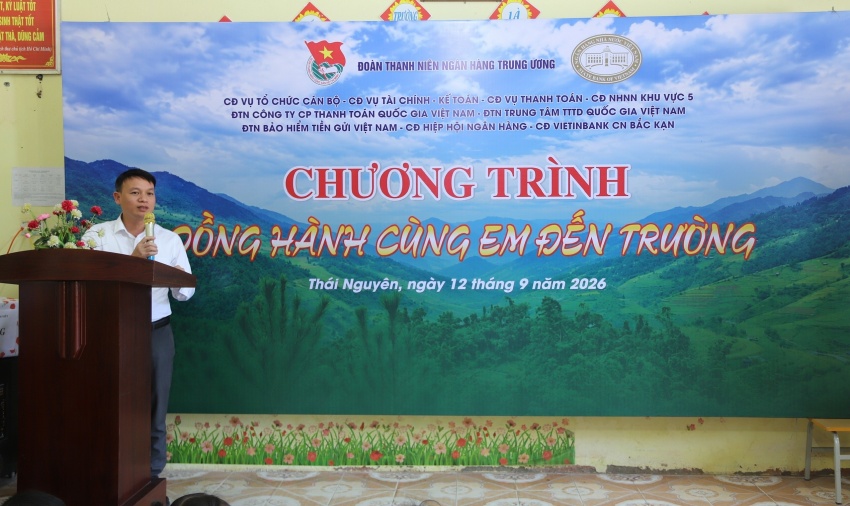 undefined Tuổi trẻ ngành Ngân hàng đồng hành cùng các em học sinh vùng khó