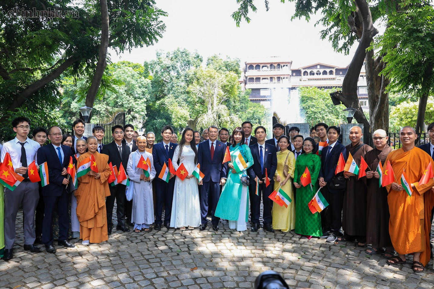 Thủ tướng Lê Minh Hưng dâng hoa tưởng niệm Chủ tịch Hồ Chí Minh tại New Delhi Thủ tướng Lê Minh Hưng dâng hoa tưởng niệm Chủ tịch Hồ Chí Minh tại New Delhi- Ảnh 4.
