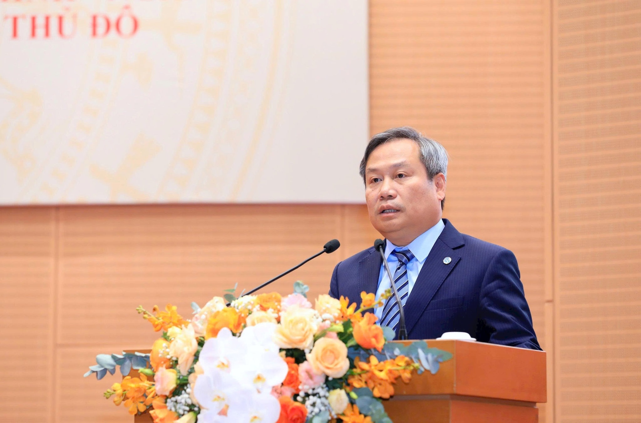 Chủ tịch UBND thành phố Hà Nội Vũ Đại Thắng phát biểu tại hội nghị Chủ tịch UBND thành phố Hà Nội Vũ Đại Thắng phát biểu tại hội nghị