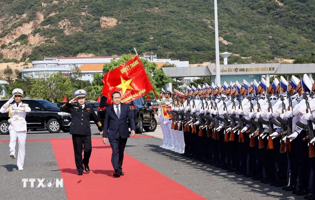 Chủ tịch Quốc hội Trần Thanh Mẫn thăm, làm việc với Quân chủng Hải quân